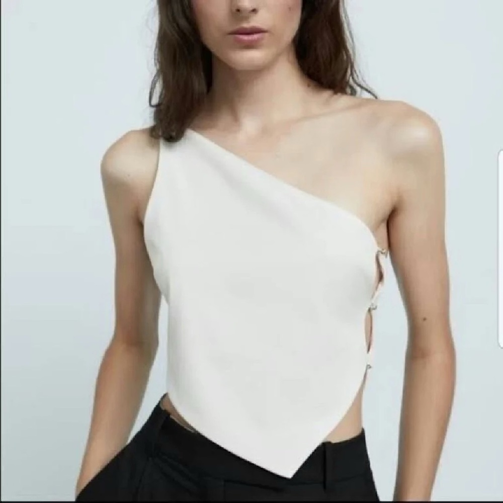 ASYMMETRICAL CROP TOP